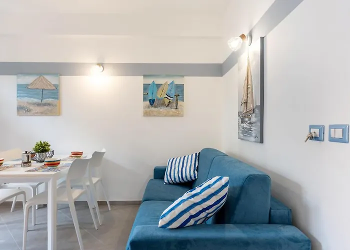 Guesthost - La Casa Di Tobia & Little Paradise Apartment