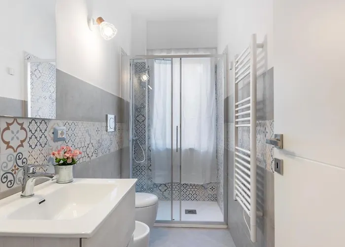 Guesthost - La Casa Di Tobia & Little Paradise