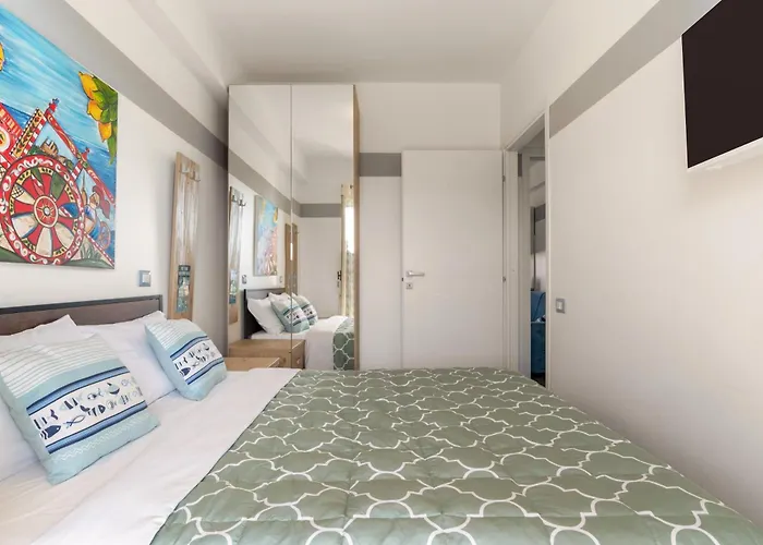 Guesthost - La Casa Di Tobia & Little Paradise Apartman