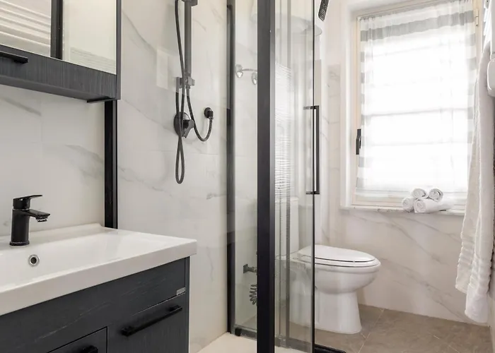 Apartment Guesthost - La Casa Di Tobia & Little Paradise *