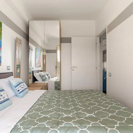 Guesthost - La Casa Di Tobia & Little Paradise Apartment