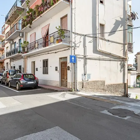 Apartmán Guesthost - La Casa Di Tobia & Little Paradise Giardini Naxos