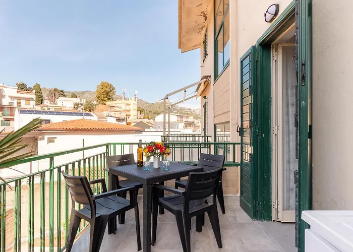 Guesthost - La Casa Di Tobia & Little Paradise